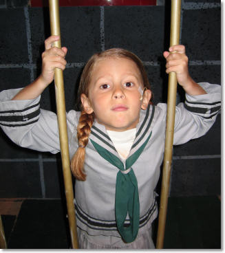 Ari as Gretl